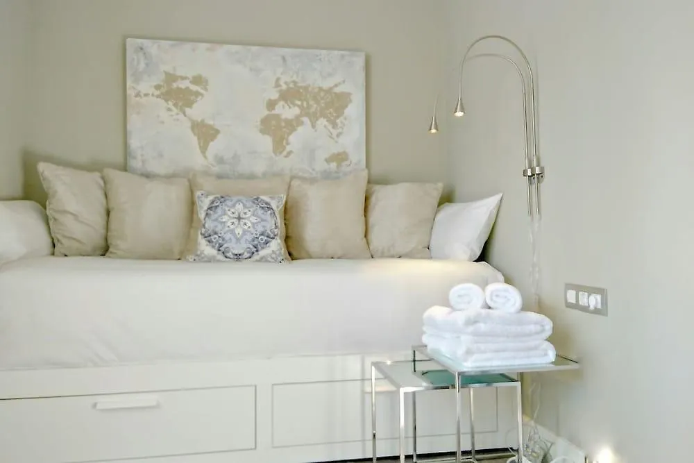 شقة Bizflats Batik Penthouse Pedralbes برشلونة 0*,  إسبانيا